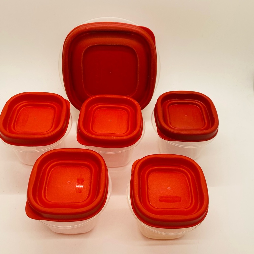 NWT Rubbermaid 1 Med  (2 cup) & 5 XSmall (4 oz) Red (12 pieces)